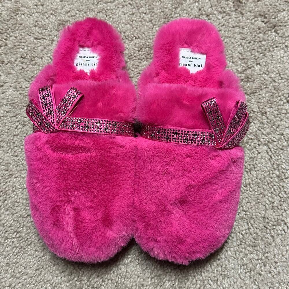 Gianni Bini x Nastia Liukin Pink Fuzzy Slippers with Rhinestone Bow – Size 7 New